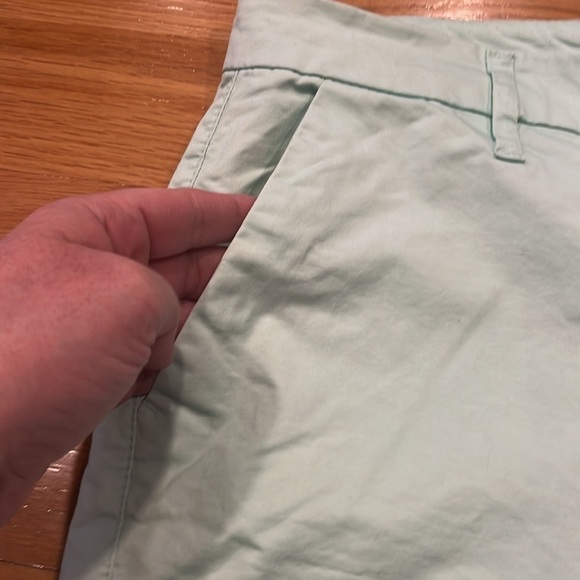 Old navy women’s mint green color shorts size 14 - Picture 2 of 10